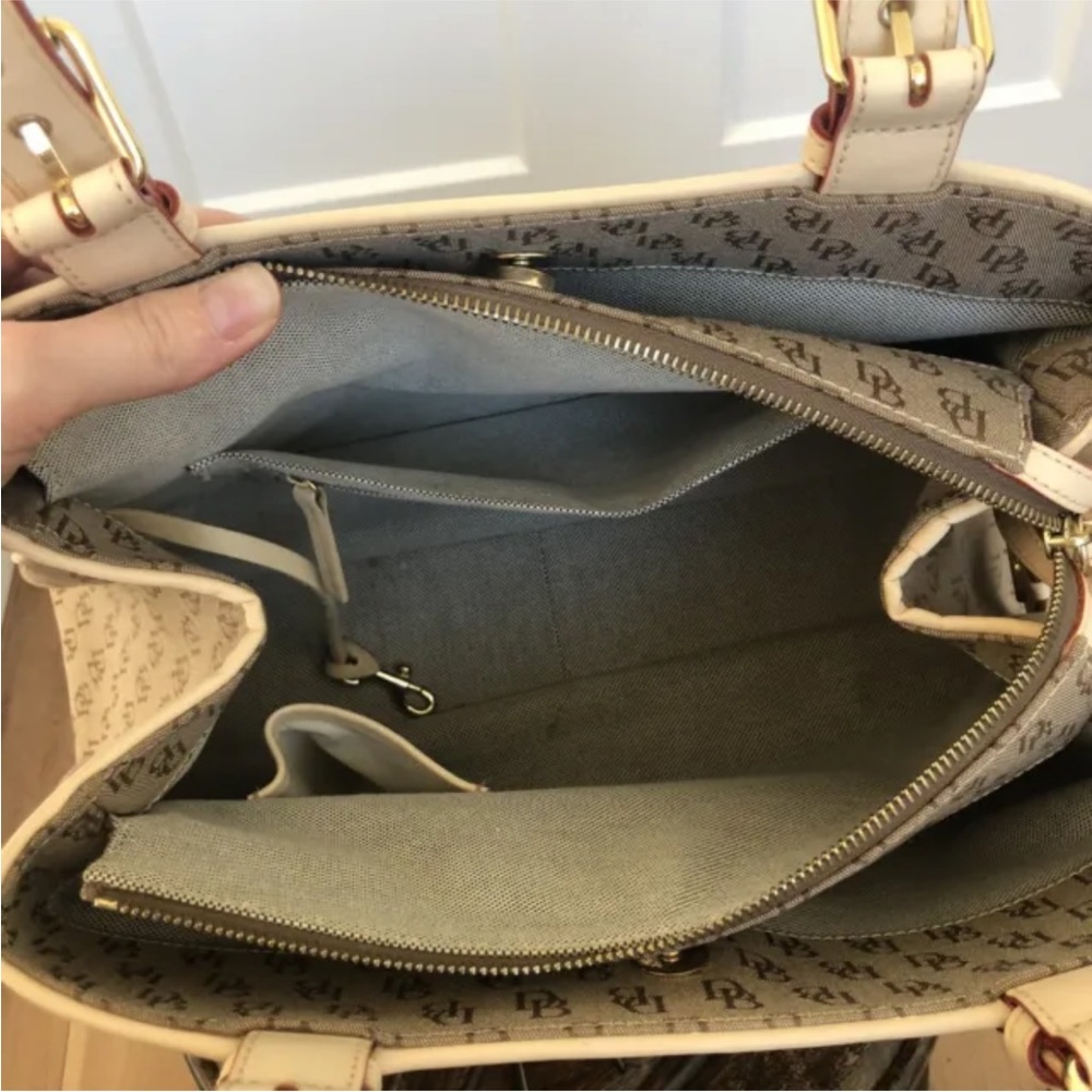 Vintage Dooney & Bourke monogram handbag | accessories included! - Picture 9 of 16
